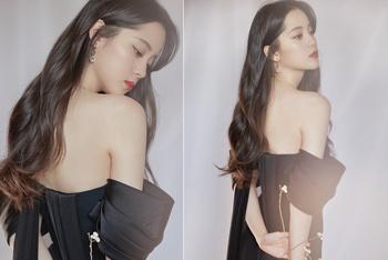 19岁娜娜大方秀美背