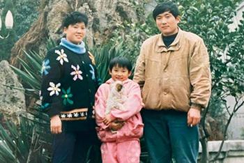 女星童年照似假小子