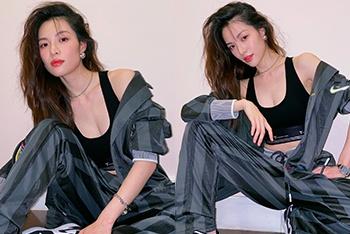 钟楚曦露腰背心秀身材