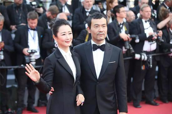 戛纳开幕红毯上的赵涛、廖凡