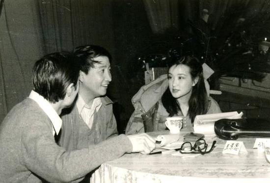 1983年的春节晚会主持人王景禺、姜昆、刘晓庆