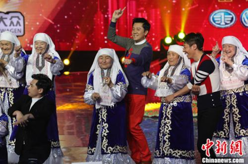 蔡国庆小撒和黄豆豆齐跳尬舞。