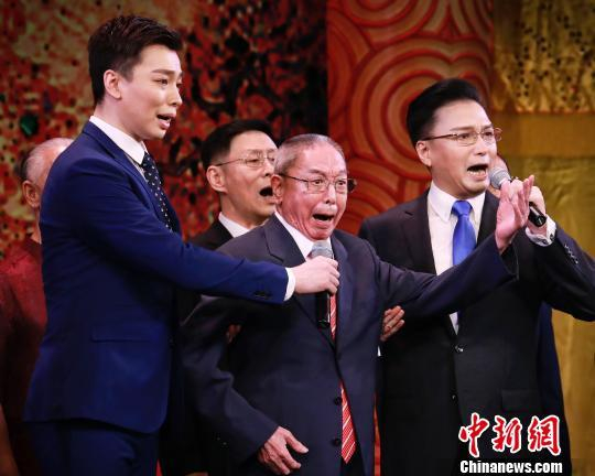 前排左起：谭正岩、谭元寿、谭孝曾。　婉拉黛　摄