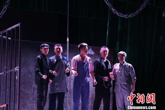 话剧现场。　钟欣 摄