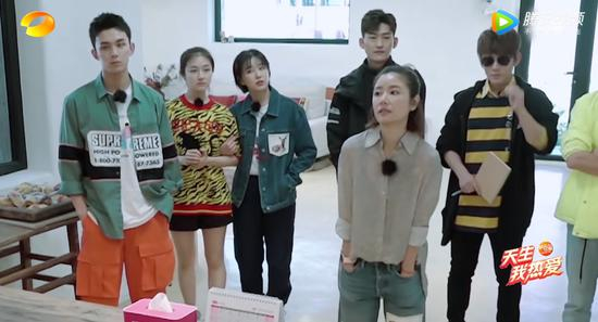 被刘涛批评后，林心如的肢体与表情有点僵硬