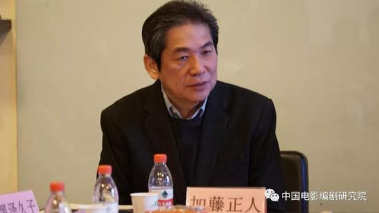 图为日本电影剧作家协会理事长加藤正人先生致辞