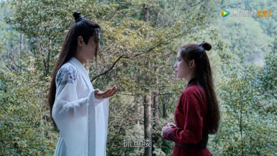 因为女一弟弟的缘故，两人互动开始增多。