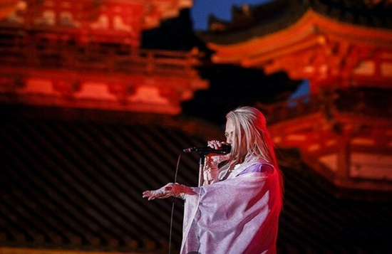 HYDE在平安神宫特设舞台举办20周年纪念演唱会