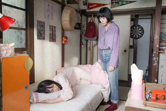 连续剧小说《Come Come Everybody》第三任女主川荣李奈首次出场