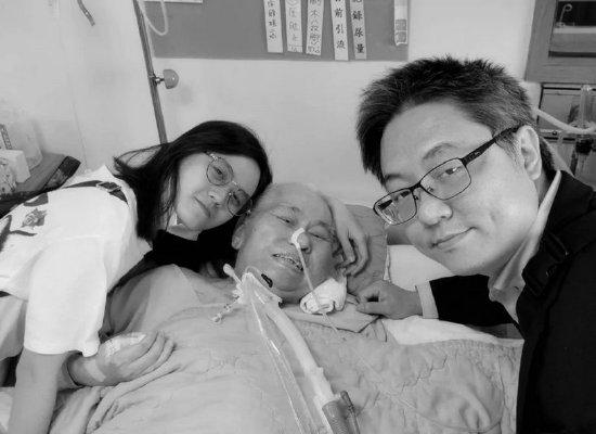 林靖恩、恩吸李坤城和李坤城儿子李卓轩合照