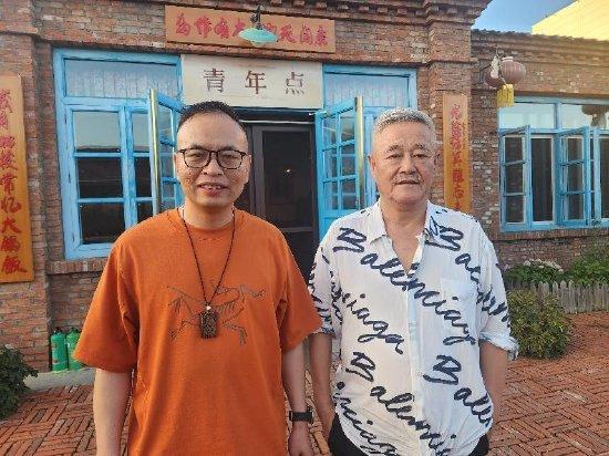 唐铁军和赵本山合影,杜恩湖摄影