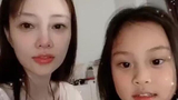 李小璐甜馨拍“比美”小视频