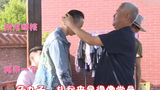 赵本山满头白发 为演员做造型