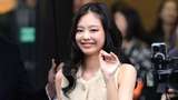 Jennie现身巴黎时装周