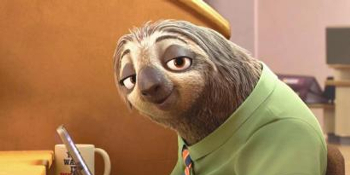 除了主角朱迪和尼克外,撑起《疯狂动物城》最大笑点的树懒"闪电"成为