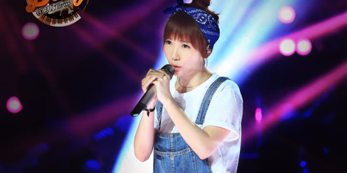 好歌曲曾昭玮《幸亏没生在古代》展俏皮