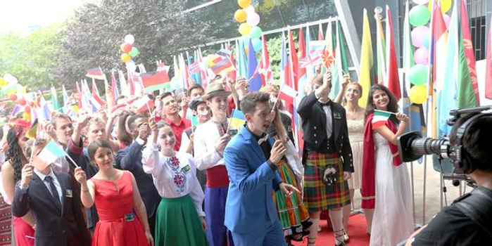 麦克隋主持《汉语桥》 叫板挑战杜海涛