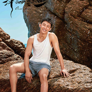 未開封　中国俳優 黄景瑜 初の写真集「澤海鯨魚」」 中国俳優黄景瑜初の写真集「澤海鯨魚」新品
