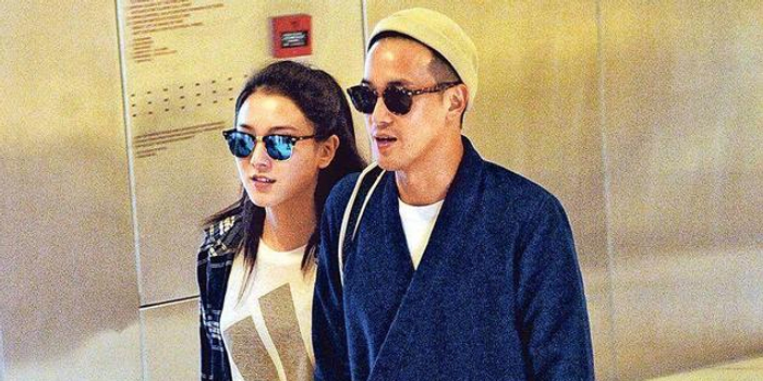 曾国祥王敏奕十指紧扣拍拖