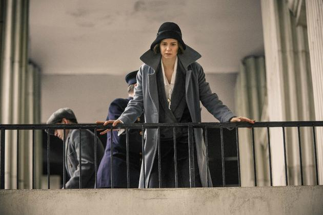 蒂娜的灰色大衣