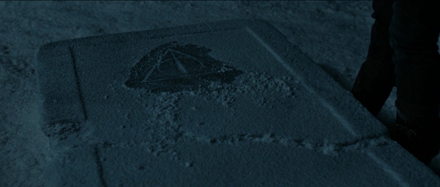 戈德里克山谷墓碑上的死亡圣器标志