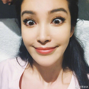 李冰冰崩溃了？晒鬼脸自拍辟谣：内心挺好的_手机新浪网
