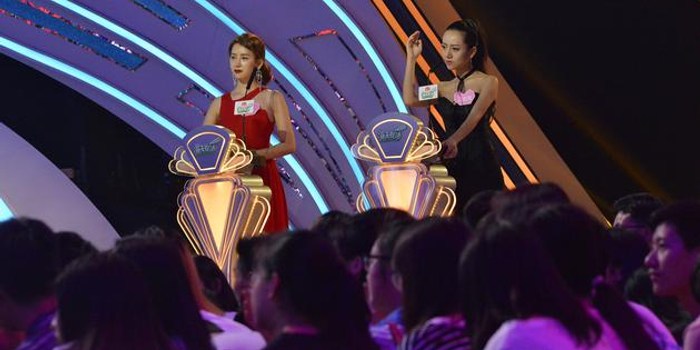 《非诚勿扰》帅气律师受欢迎 众女神争相告白