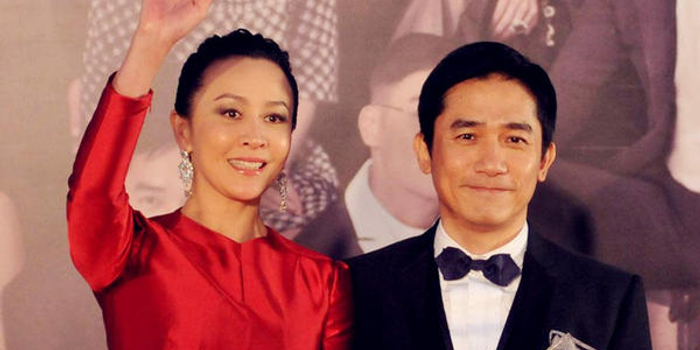 刘嘉玲微博罕见秀恩爱 晒梁朝伟帅气滑水视频