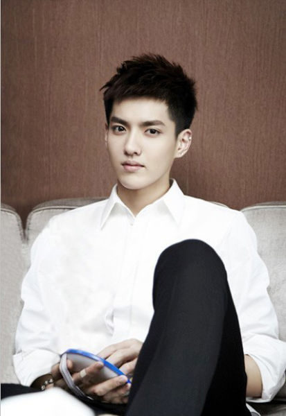 吴亦凡1日,经纪人宗帅发文澄清与吴亦凡的关系,称"本人在2014—2015年