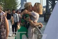 恋情实锤!比伯与海莉鲍德温街头热吻 无惧路人