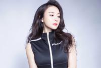 柳岩穿黑衣遮住事业线 却藏不住丰满曲线
