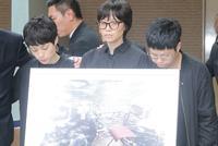 卢凯彤出殡妻子余静萍泪捧遗照 众星哀伤送别好友