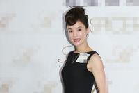 不老女神!温碧霞李若彤罕见同框比美 胡定欣露香肩秀锁骨