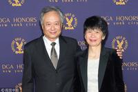 李安获美国导演工会终身荣誉奖 妻子林惠嘉罕见同台亮相
