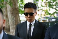 高云翔性侵案听证会戴墨镜明显消瘦 申请受害人出庭被拒