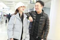 吴谨言偶遇“伯乐”于正 拥抱热聊举止亲昵