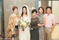 朱茵陈法蓉现身郑佩佩爱女婚礼 张晋蔡少芬恩爱撒糖