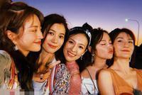 满屏都是高颜值!章子怡袁咏仪张嘉倪等“妻子团”同框比美