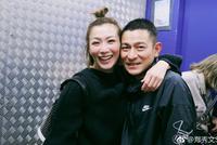 电梯门一开惊见刘德华!郑秀文尖叫拥“华”入臂弯