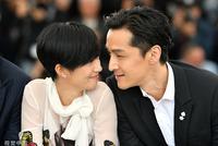 胡歌桂纶镁戛纳甜蜜互动 对视眼神里都是戏