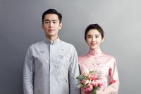 张若昀唐艺昕中式婚服设计图曝光 蝴蝶成双寓意"相爱一生"