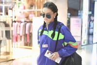 辣妈张馨予复出机场似走秀 梳麻花辫秀美腿秒变少女
