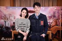 力破婚变传闻!冯绍峰接机赵丽颖 两人手拉手超甜蜜
