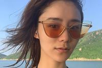林峯有眼光!张馨月出海晒泳装自拍 素颜出镜身材婀娜