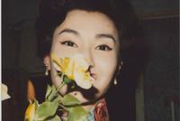 张曼玉55岁生日罕见美照曝光 媚眼如丝人比花娇