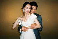 向佐郭碧婷婚礼现场照曝光 小两口甜蜜依偎糖分超标