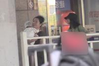 高圆圆带女儿现身横店探班赵又廷 小宝宝正脸首曝光超可爱