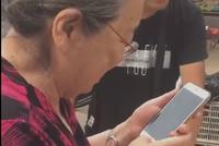 容嬷嬷也是大美女!粉丝晒旧照 李明启害羞夺过自己欣赏
