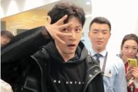 敲可爱!苏有朋与新浪小编欢乐互动 重现蛙哥经典表情包