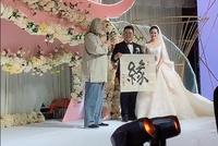 张纪中为朋友当证婚人 送书法叮嘱新婚夫妻要生七八个孩子